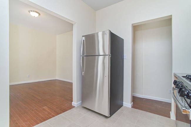 Building Photo - 349 Saint Johns Place