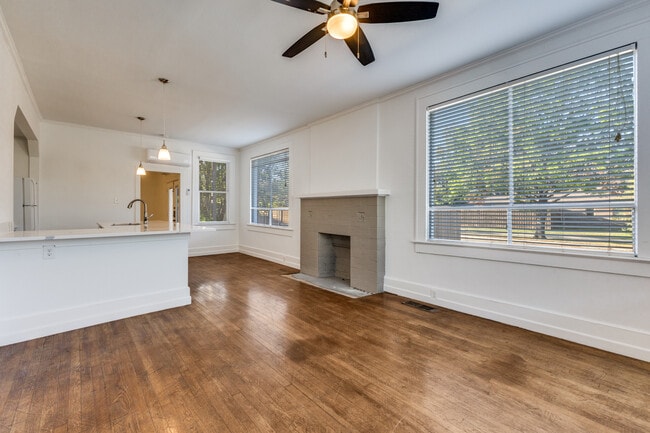 Building Photo - 5204 Junius St