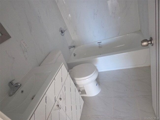 Foto del edificio - 70-40 45th Ave