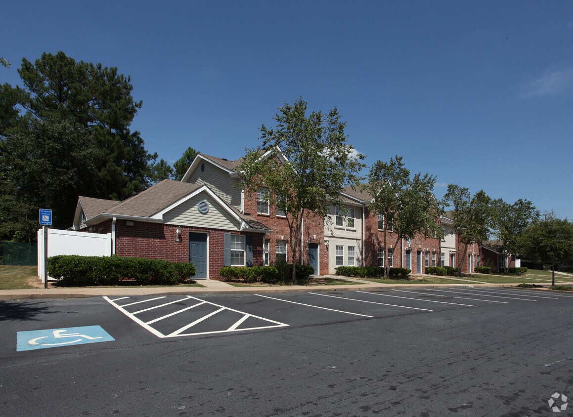 Greens at Stonecreek Apartments in Lithonia, GA
