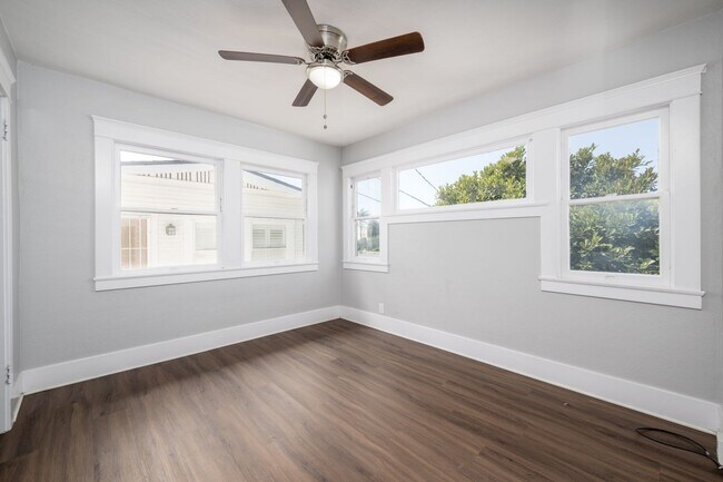 Building Photo - Historical 2 Bed 1 Bath House with large o...