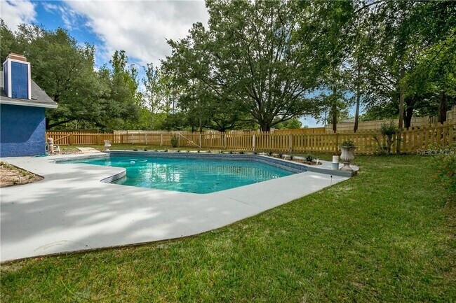 Building Photo - 2038 Crowley Cir W