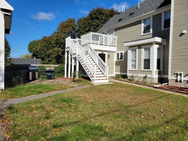 Building Photo - 3 Pearl St