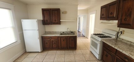 Building Photo - 70-72-72 Windemere St