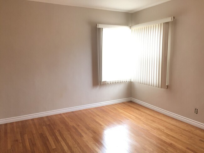 Bedroom - 4126 S Victoria Ave