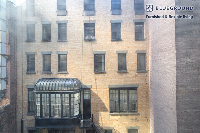 Foto del edificio - 15 W 55th St