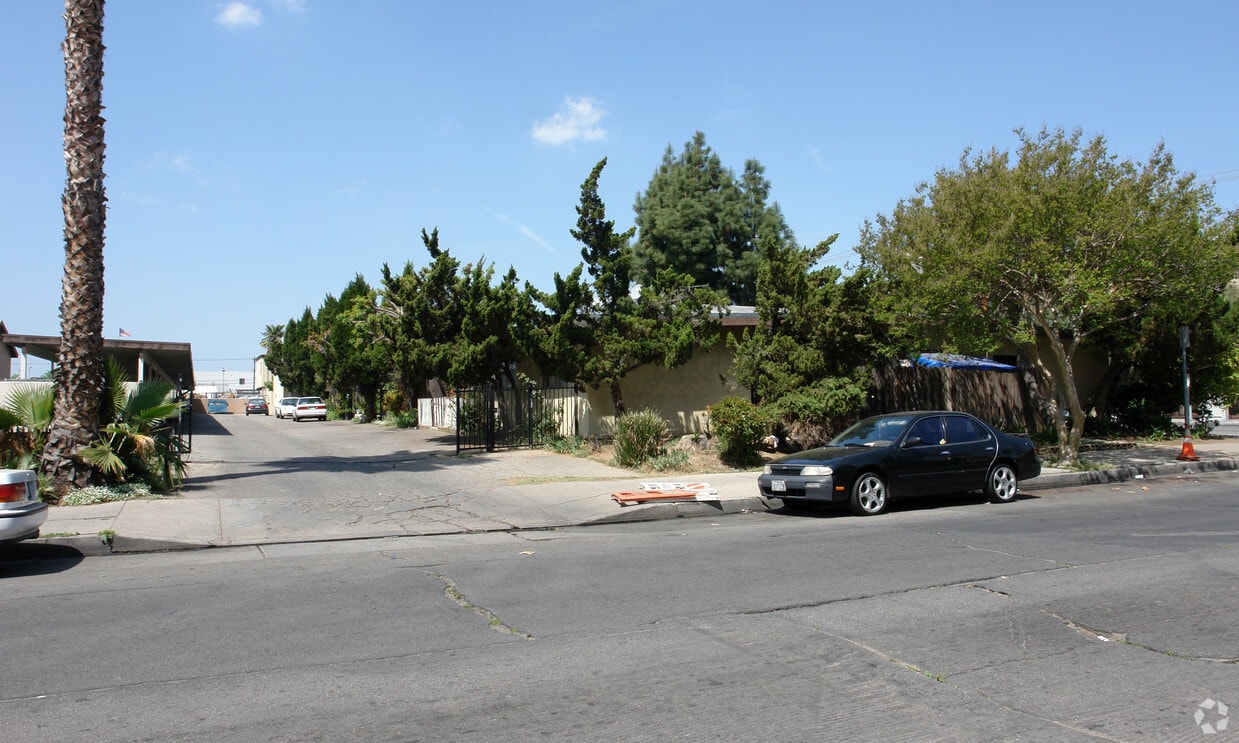 Primary Photo - 15316 Chase St