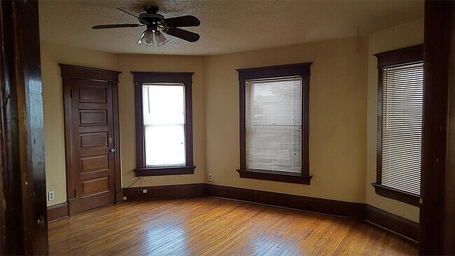 Building Photo - 122 Leland Ave