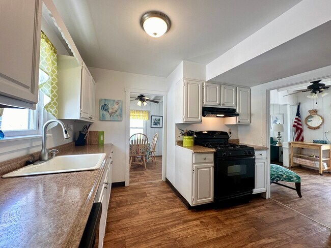 Foto del edificio - 855 E Broadway