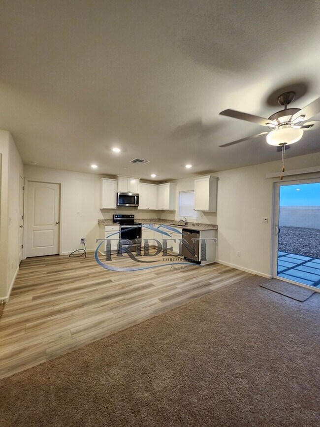 Foto del edificio - NEWER SOLAR HOME! This is a 3 bedroom, 2 bath house