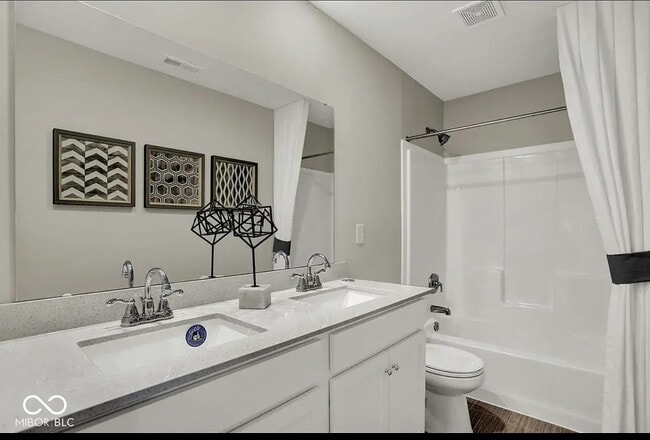 Building Photo - 16935 Sherwin Ct