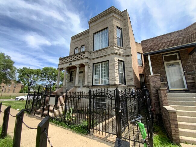 Foto del edificio - 803 S Karlov Ave