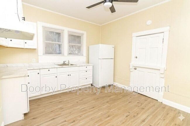 Foto del edificio - 2612 E 19th St