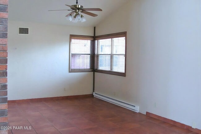 Building Photo - 2550 Love Ln