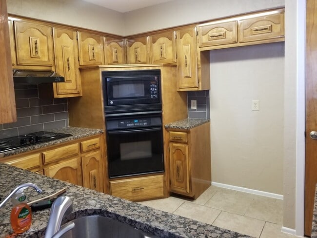 Building Photo - 2305 Bob White Dr