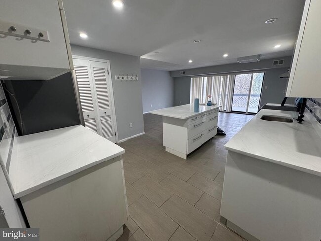 Foto del edificio - 12 Dougherty Blvd