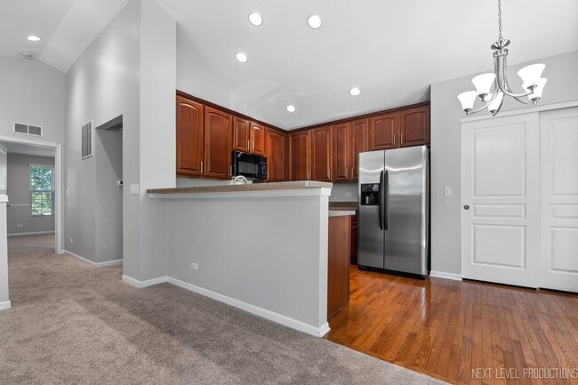 Building Photo - 420 Valentine Way