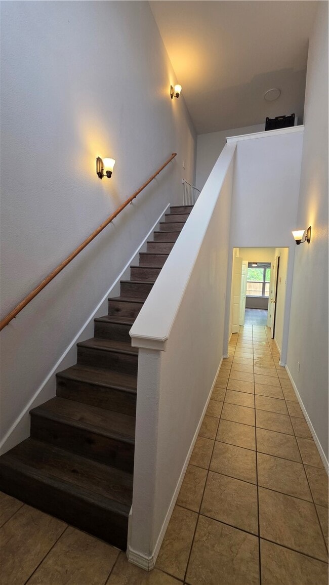 Building Photo - 4102 SW Chapelstone Ave