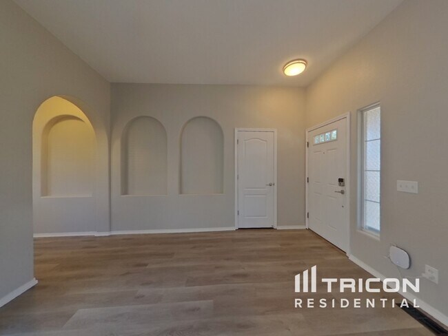 Building Photo - 6659 Silverwind Cir
