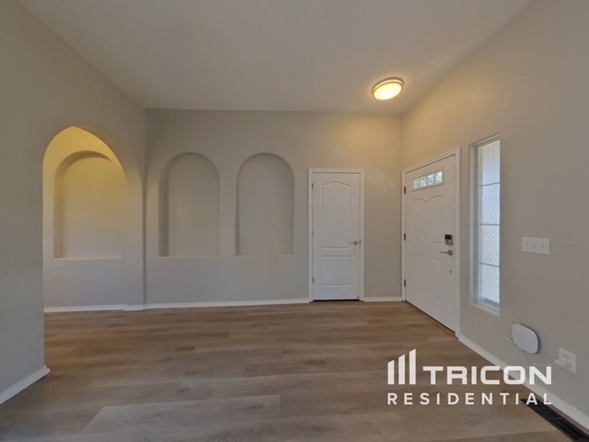 Foto del edificio - 6659 Silverwind Cir