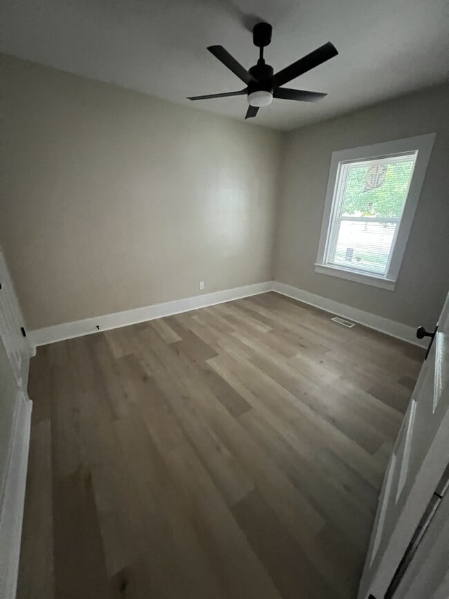 Building Photo - 728 Custer St