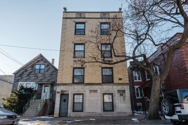 Foto del edificio - 3618 N Marshfield Ave