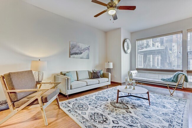 Foto del edificio - Loft-Style 1-Bed | Now Leasing in Houston!