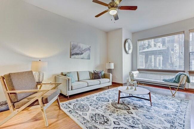 Building Photo - Loft-Style 1-Bed | Now Leasing in Houston!