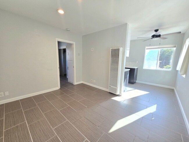 Building Photo - Newly Renovated Gorgeous 1 bedroom, 1 bath...