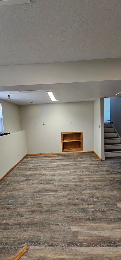 Building Photo - 3 bedroom, 1.5 bath, newly remodeled