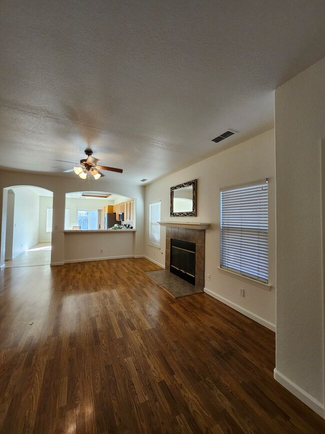 Building Photo - Beautiful Yuba City home located in a cul-de-sac