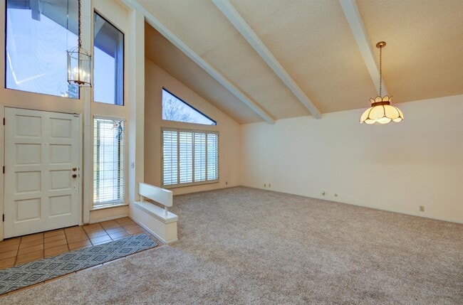 Foto del edificio - 6260 N Palm Ave