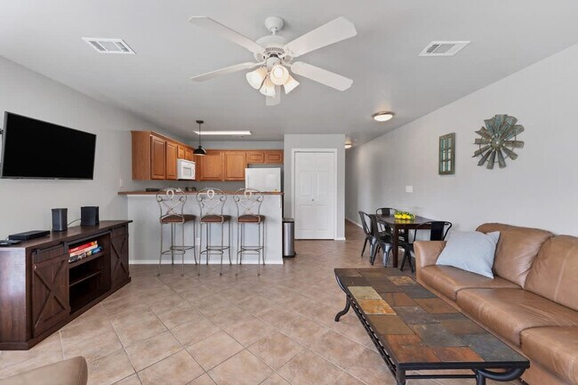 Building Photo - 730 E Mather St