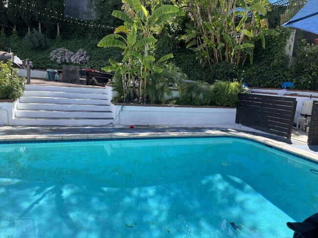 Foto del edificio - 547 Gayley Ave