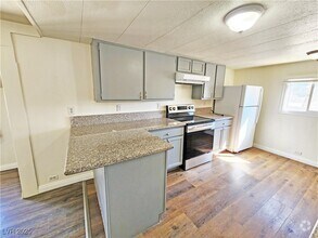 Building Photo - 1080 W Windsong Ln