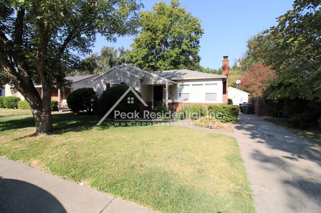 Building Photo - Wonderful Land Park Area 2bd/1ba House