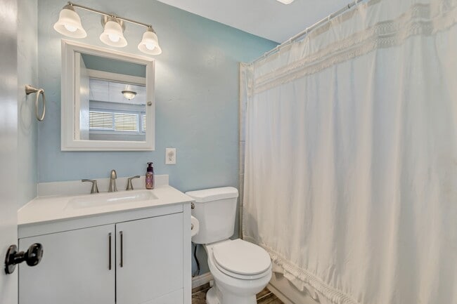 Building Photo - 6574 W Kings Estate Dr