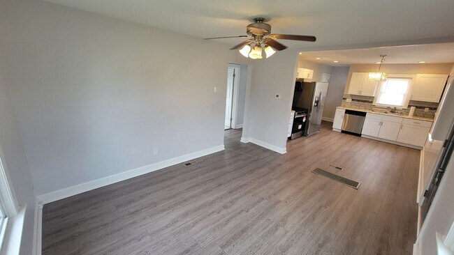 Foto del edificio - 3 Bedroom With A Finished Basement And Large Back Yard