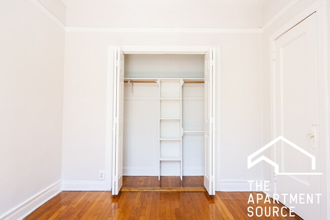 Building Photo - 652 W Buckingham Pl