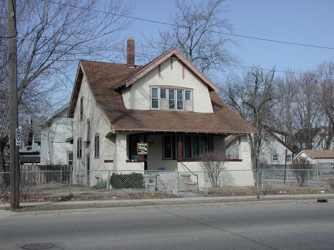 Building Photo - 925 Eastern Ave SE