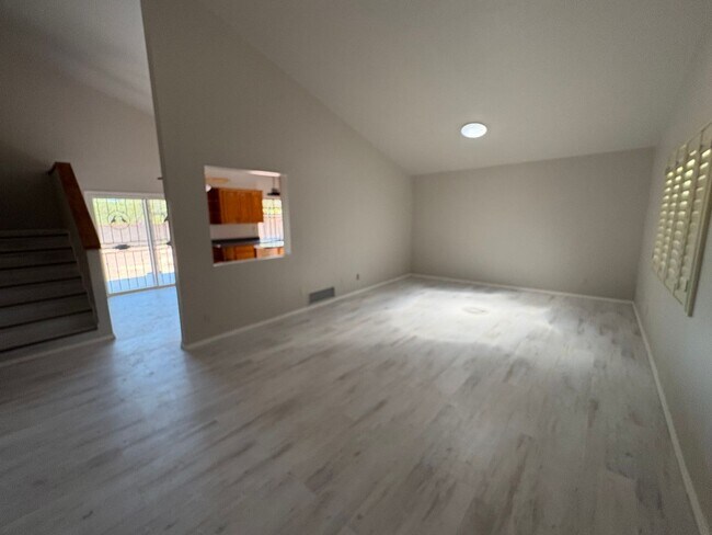 Building Photo - East side beauty with owned solar system