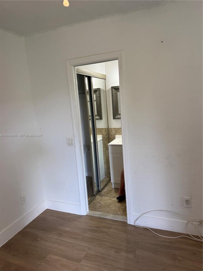 Foto del edificio - 4851 NW 192nd St
