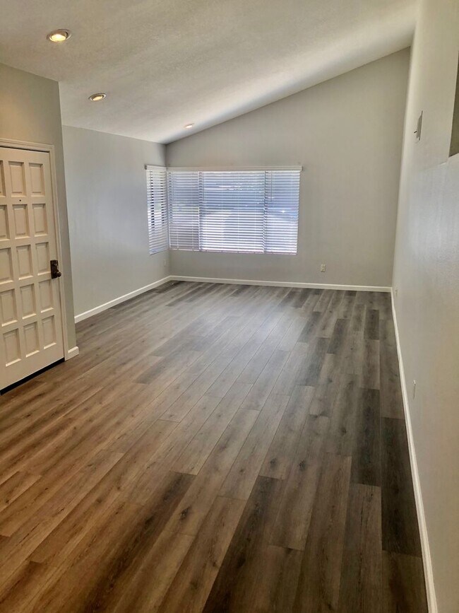 Foto del edificio - Charming 4-Bedroom, 3-Bath