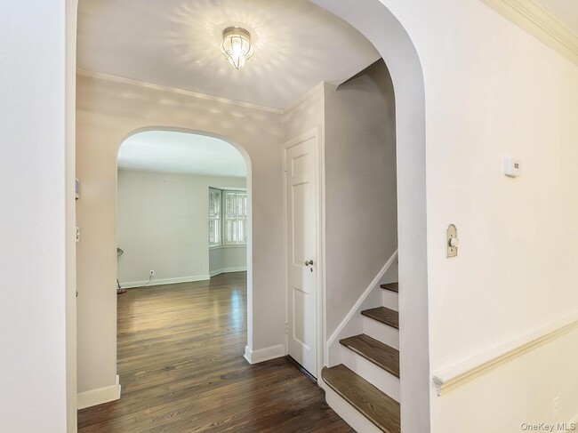 Foto del edificio - 221 Manhasset Ave