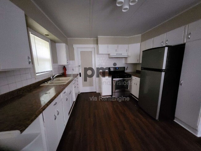 Foto del edificio - 1609 E Johns Ave
