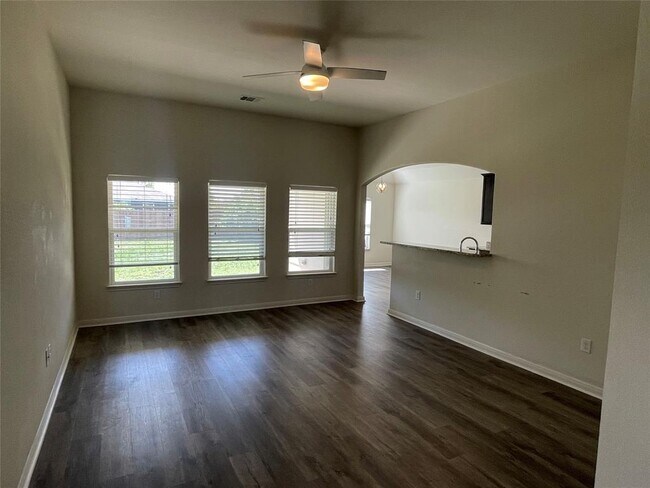 Building Photo - 1531 Twin Estates Dr