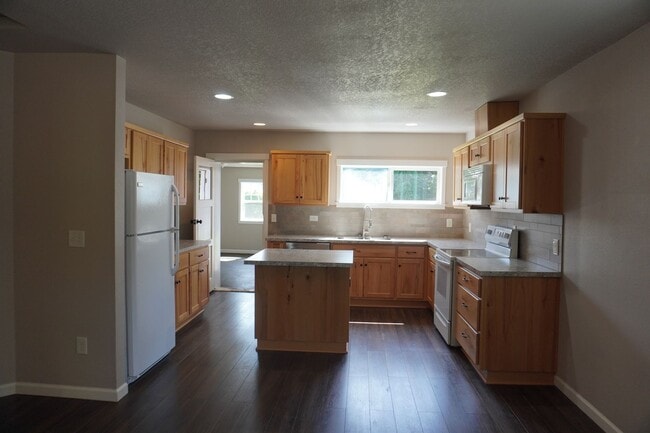 Building Photo - 205 N Hubbard Ave