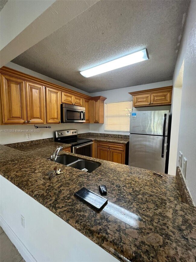 Building Photo - 1504 Lake Crystal Dr