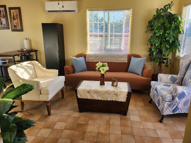 Foto del edificio - 13724 Branford St