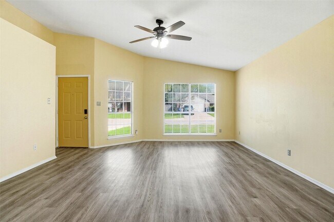 Building Photo - 134 London Ln